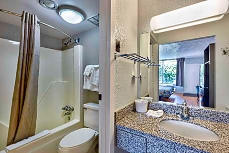 2 Full Beds | Suite, Non-Smoking, Kitchen