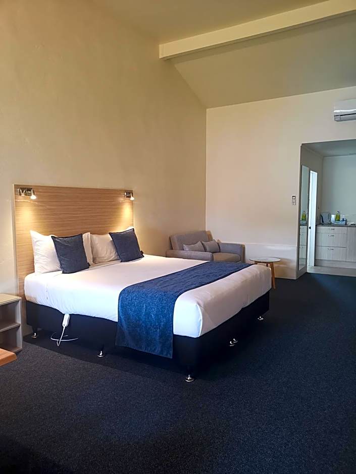 Captains Quarters Motor Inn