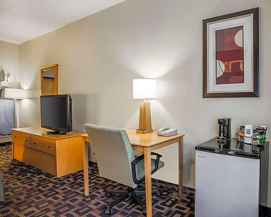 Quality Inn & Suites Des Moines Airport