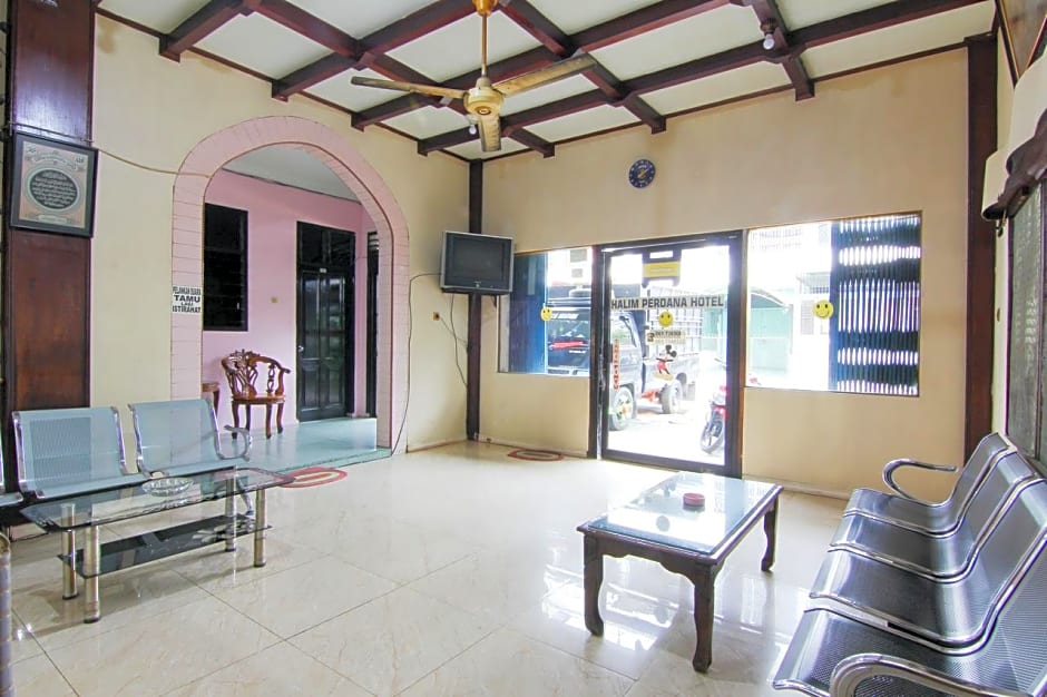 Hotel Halim Perdana by ZUZU