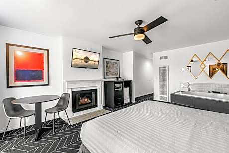 1 King Bed Hot Tub And Fireplace Non Smoking