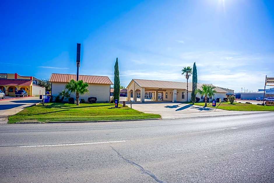 Pleasanton Executive Inn By OYO