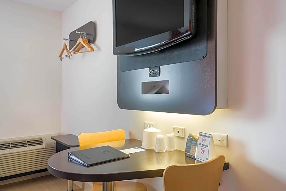 Motel 6 Kingston Ontario