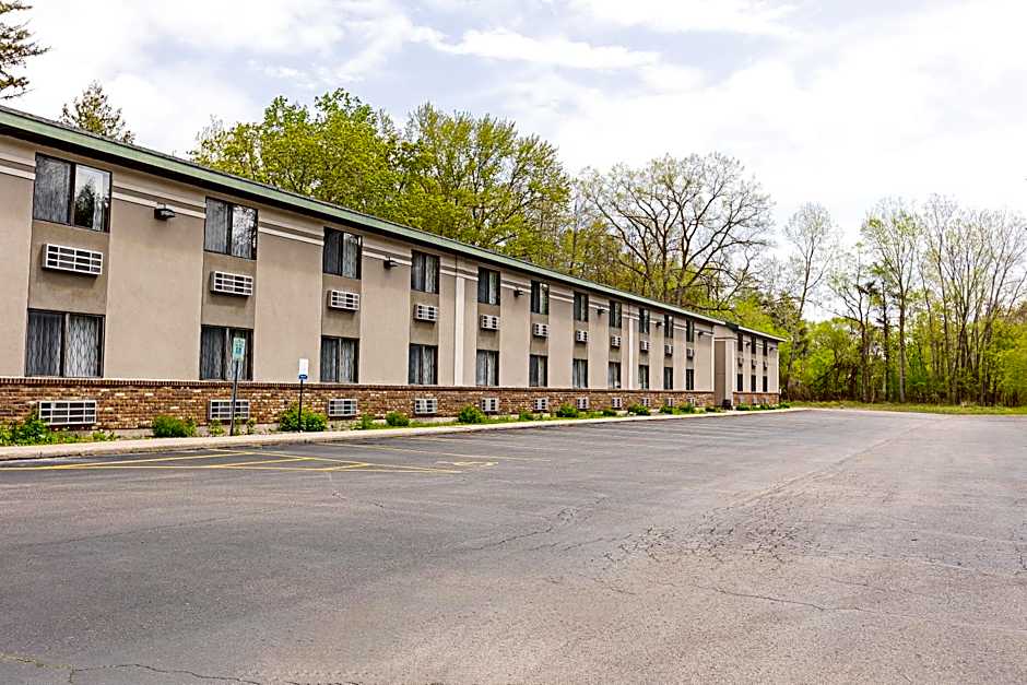 Quality Inn & Suites Marinette