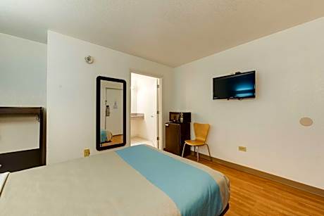 King Room - Disability Access - Non-Smoking