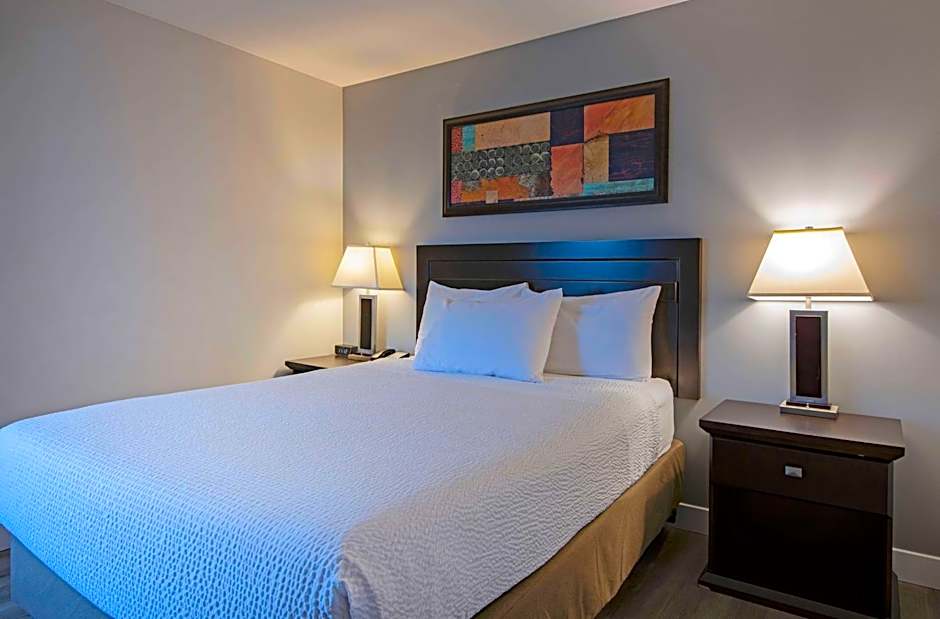 Travelodge by Wyndham Kamloops Mountview