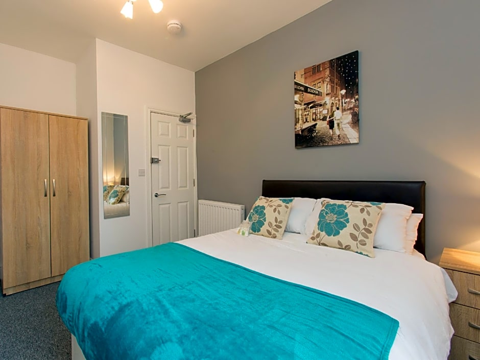 Town House @ Minshull New Road