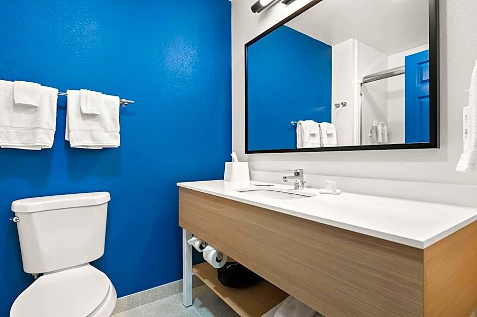 Spark by Hilton Lancaster Dutch Country