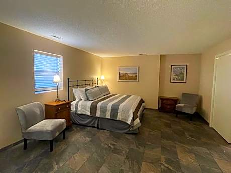 Deluxe King Suite