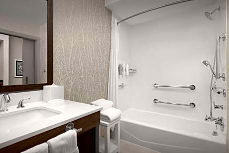 2 Queen Mobility Hearing Accessible Tub Studio Non-Smoking