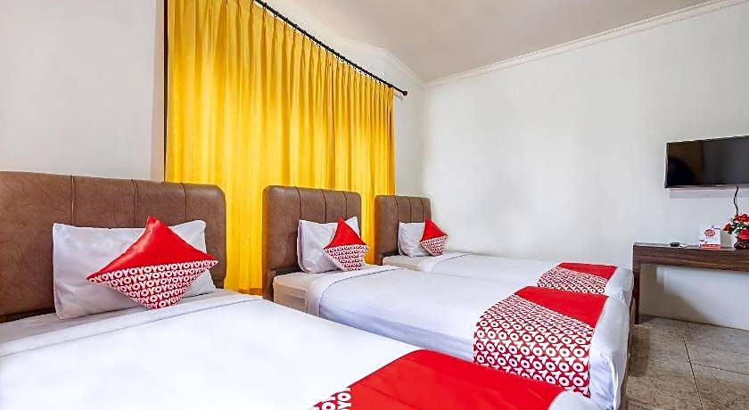 Super OYO 2704 Hotel Transit 2