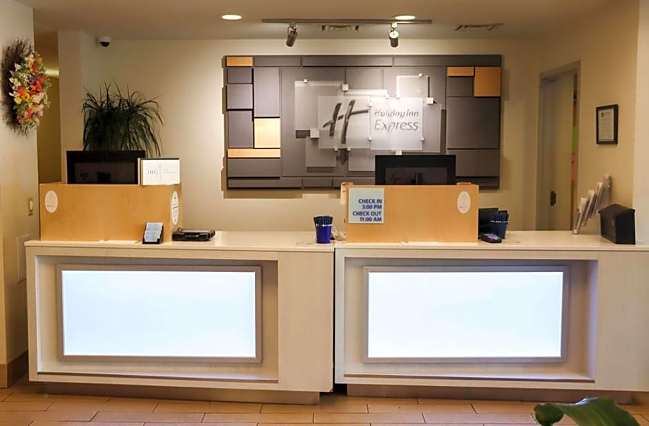 Holiday Inn Express Cedar Rapids - Collins Road By IHG
