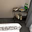 Happy Inn Rooms & Suites