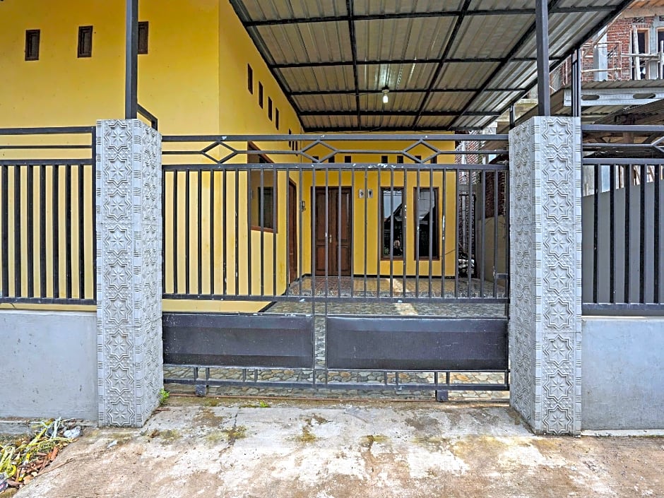 OYO Life 91869 Insan Mulia Kost Syariah