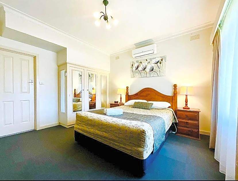 Connells Motel & Serviced Apartments