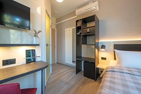 Single Room with Air Conditioning