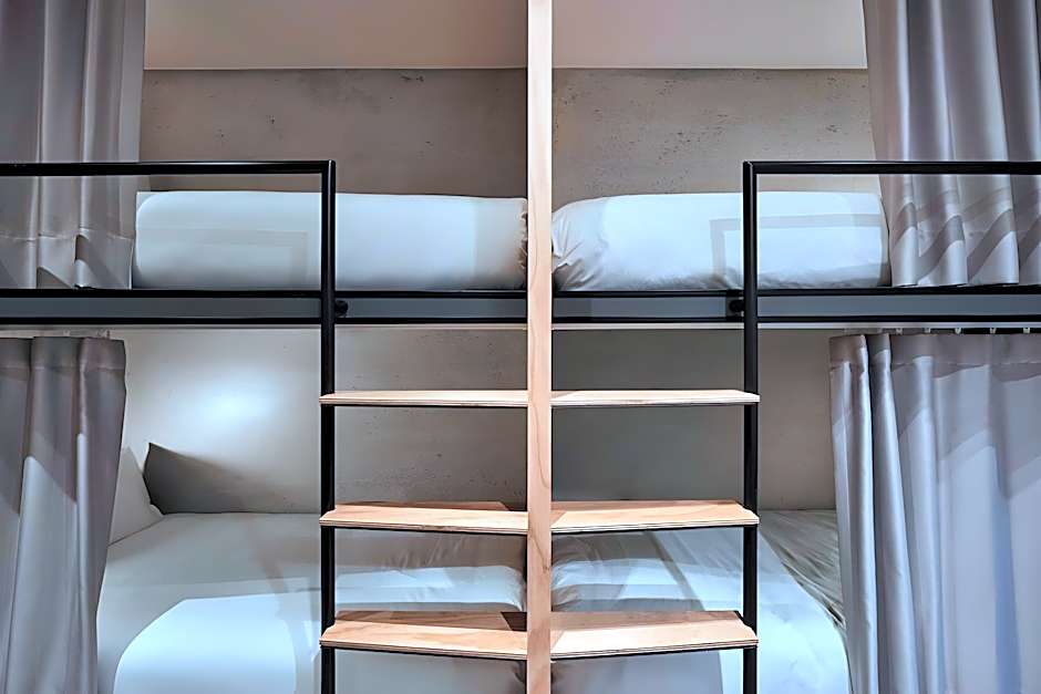 Bouti Waterfront Hotel