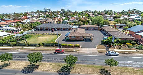 Cadman Motor Inn and Apartments