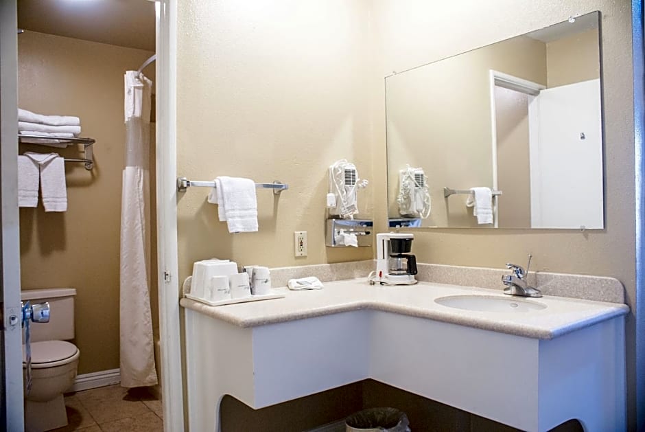 Travelodge by Wyndham Cathedral City