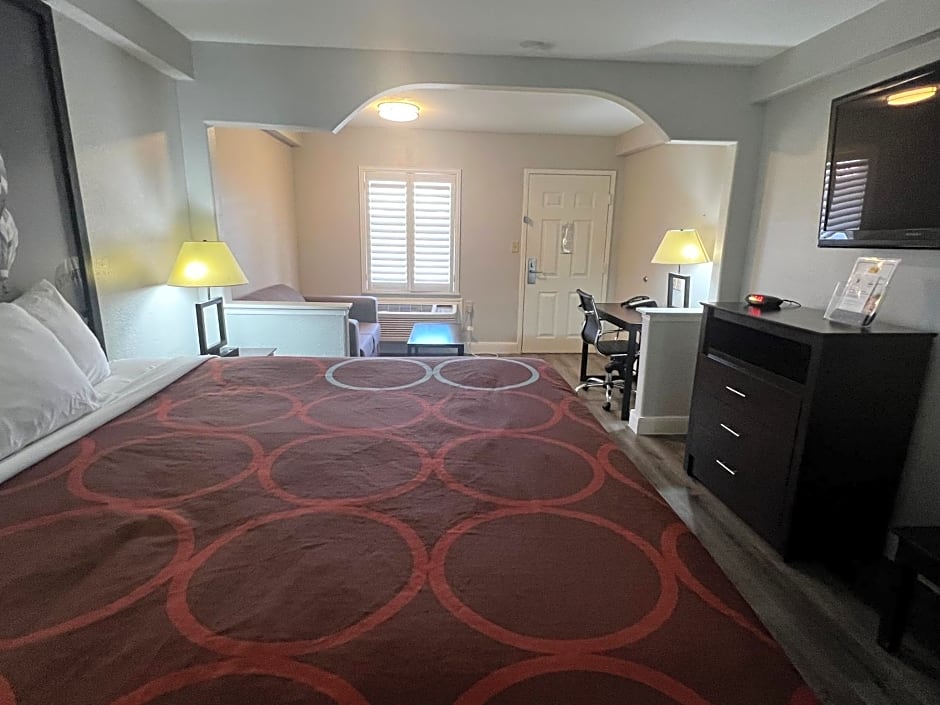 Super 8 by Wyndham Baytown/Mont Belvieu