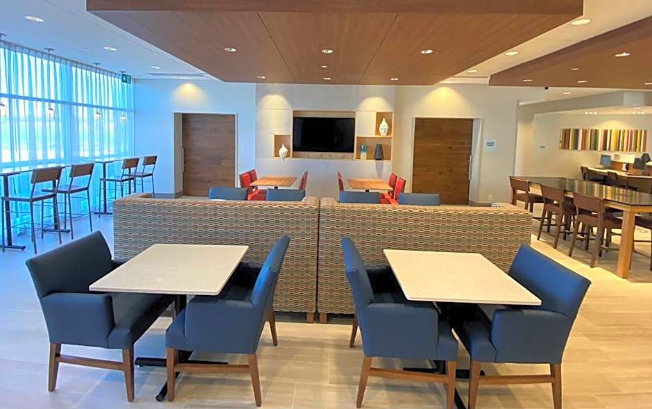 Holiday Inn Express & Suites Aurora By IHG