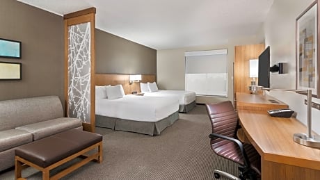 Accessible Two Queen Beds/Tub (plus sofa bed)