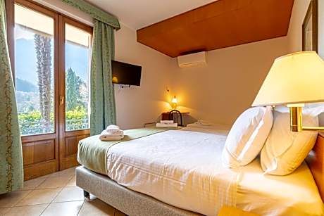 Triple Room with Garden View