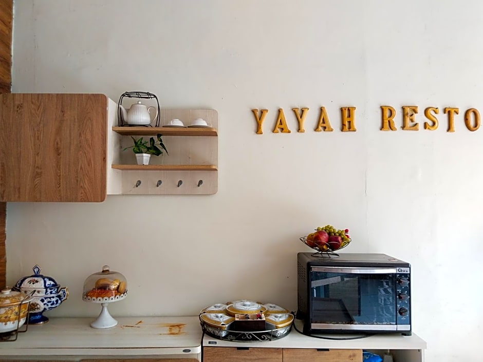 Yayah Guest House Syariah by Cocotel