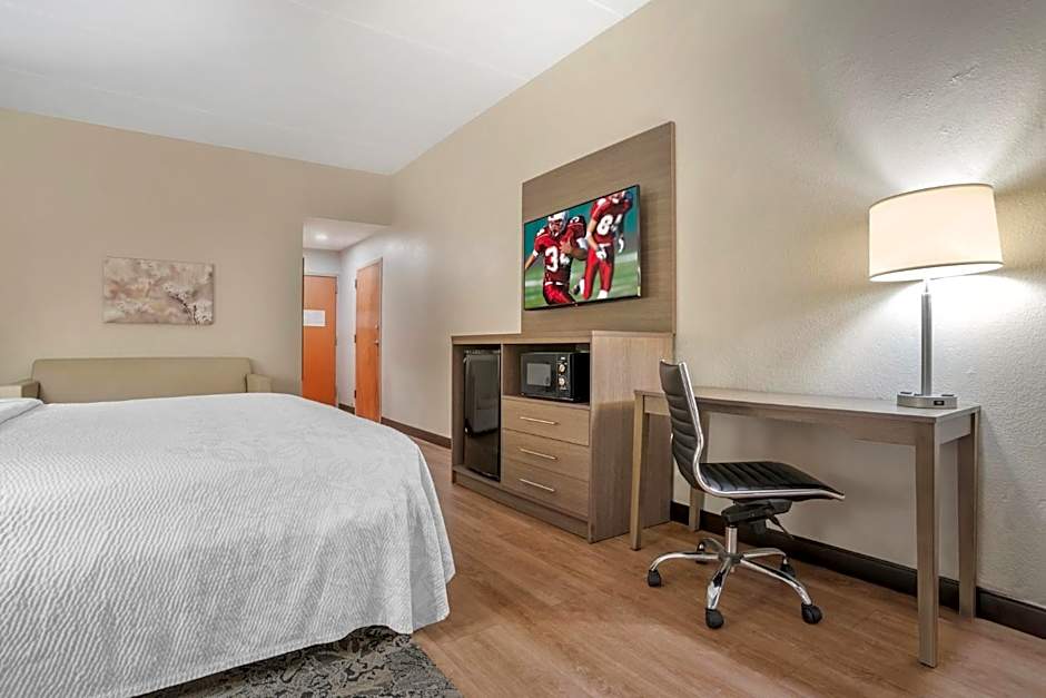 Red Roof PLUS+ & Suites Vicksburg