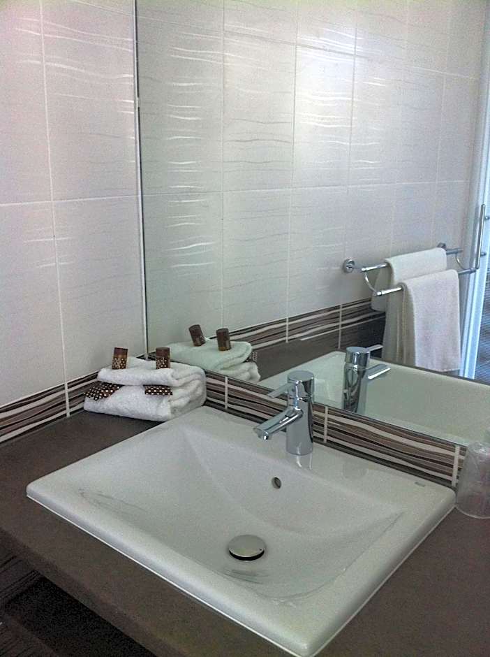 Brit Hotel Confort Le Revest Sainte-Maxime