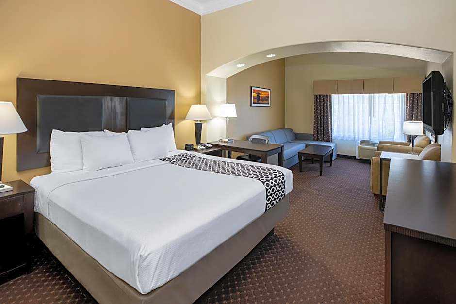 La Quinta Inn & Suites by Wyndham Houston New Caney