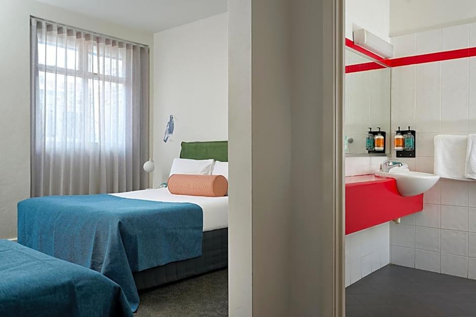 Baileys Parkside Motel by VetroBlu