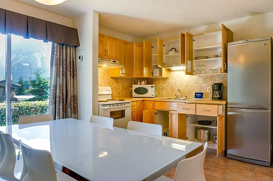 Rocky Mountain Ski Lodge