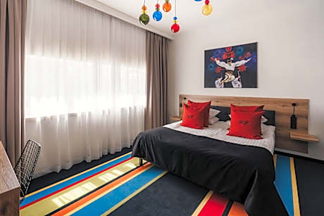 King Studio with Sofa Bed