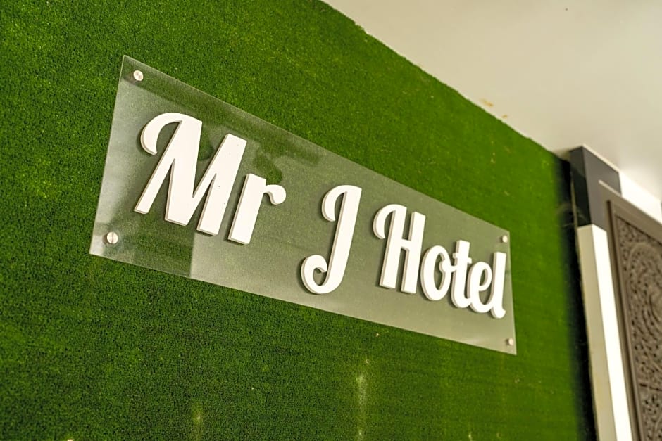 Mary J Hotel Family 10 pax room