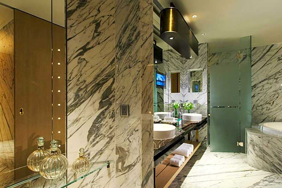 Renaissance by Marriott Hong Kong Harbour View Hotel