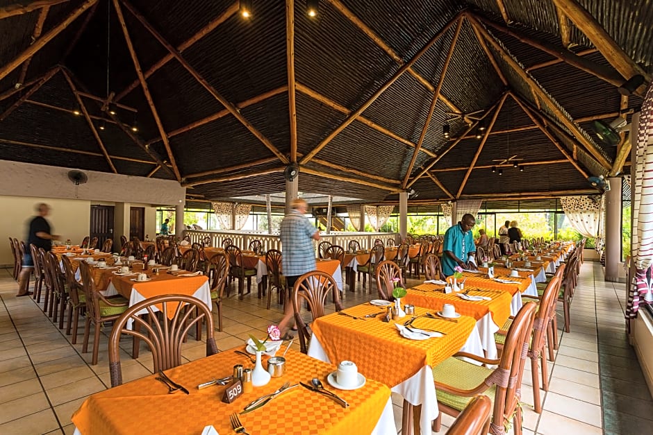 Travellers Beach Hotel & Club