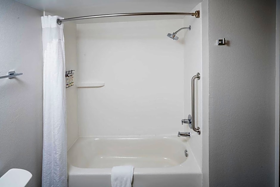 Holiday Inn Express and Suites Atlanta-Johns Creek By IHG