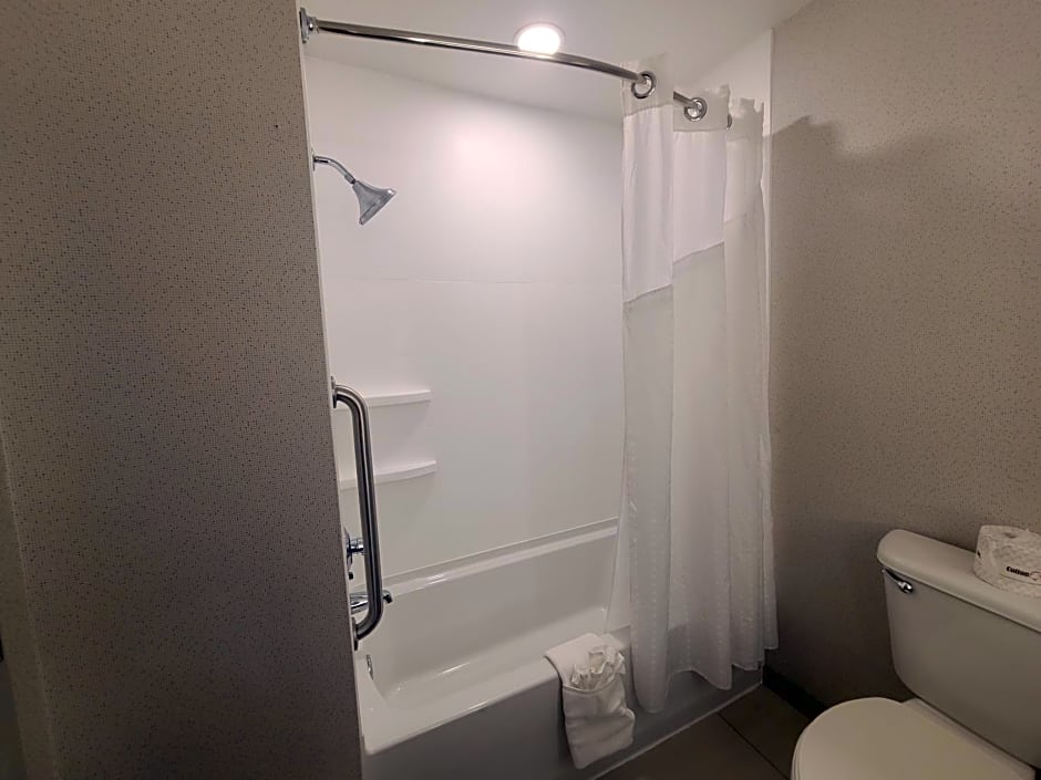 Holiday Inn Express Lordstown Newton Falls Warren By IHG