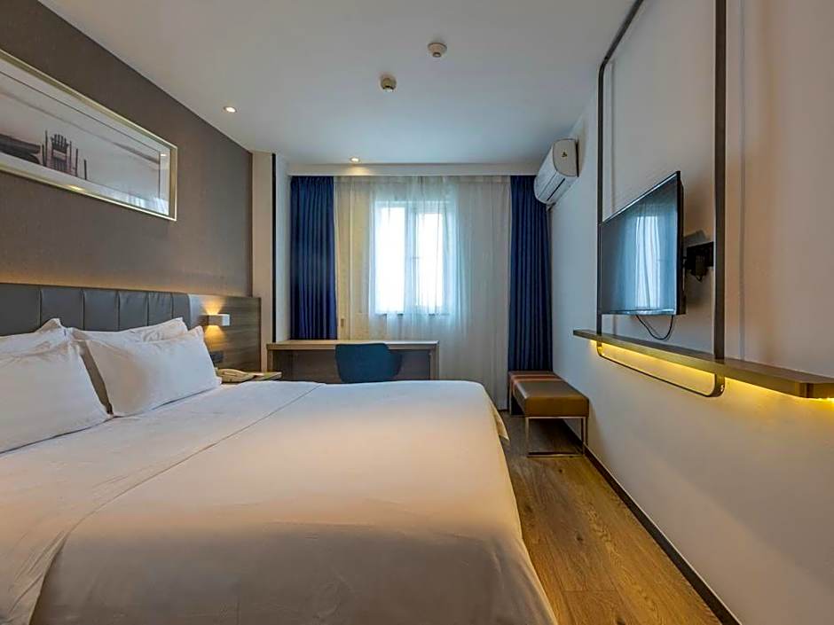 7 Days Premium Nanchang Train Station