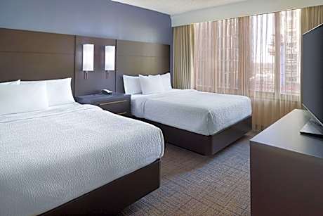 2 Bedroom Suite, Bedroom 1: 1 King, Bedroom 2: 2 Queen, Sofa bed