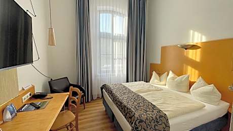 Small Double Room Land Side