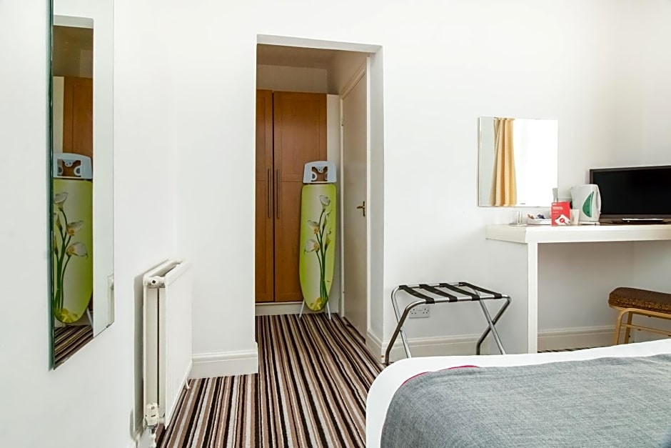 OYO The Contractor Hotel