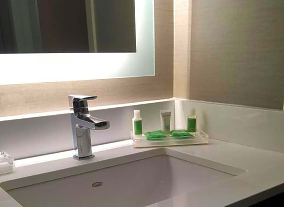 Holiday Inn Manchester Airport By IHG