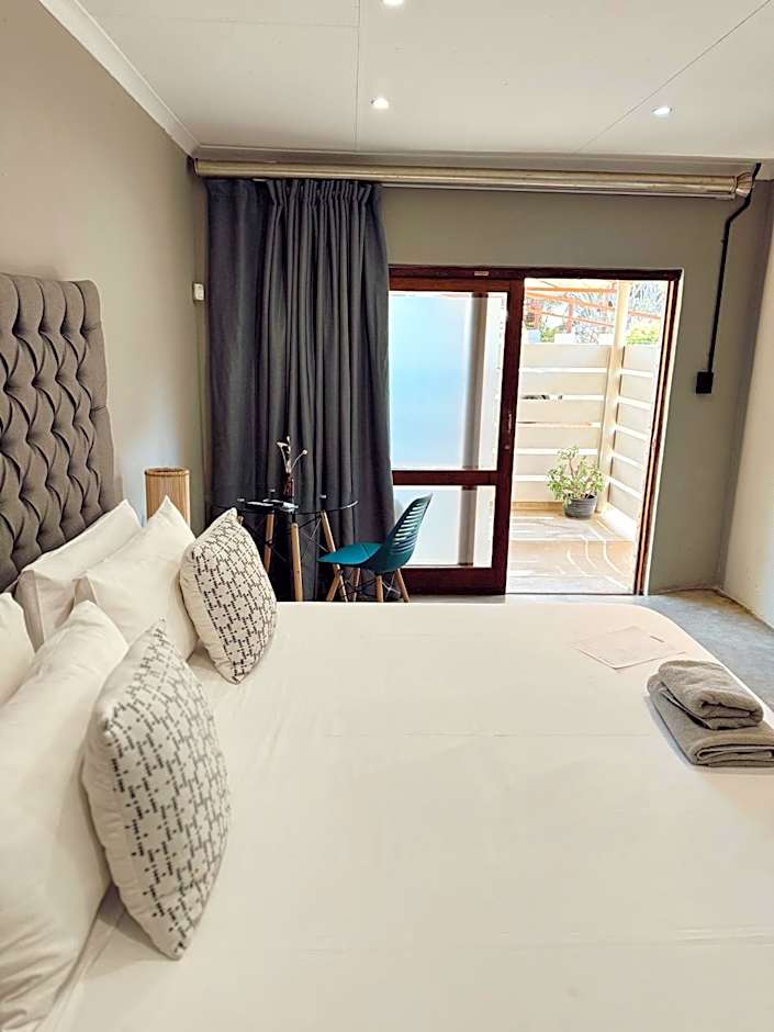 Lighthouse Guesthouse & Cafe