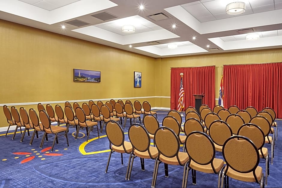 Holiday Inn Express and Suites Columbia University Area, an IHG Hotel