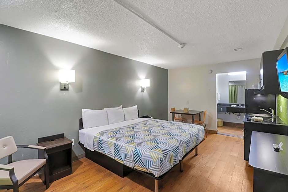 Studio 6-Bryan, TX - University Area