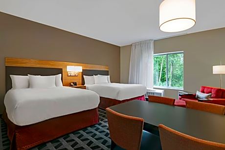 Studio with Two Queen Beds - Hearing Accessible