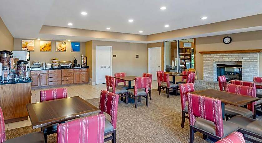 Comfort Suites Normal University area