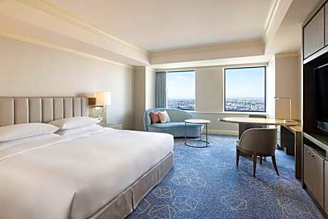 Club Concierge King, Concierge Lounge Access, Larger Guest Room, 1 King, City View, High Floor